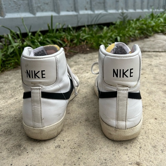 Nike black & white Blazer Mid ‘77, size 9.5 (41) - Picture 5 of 11